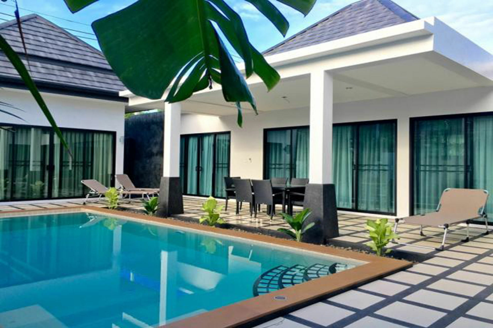 Clos Vougeot Villa By G Estate Rawai Luaran gambar
